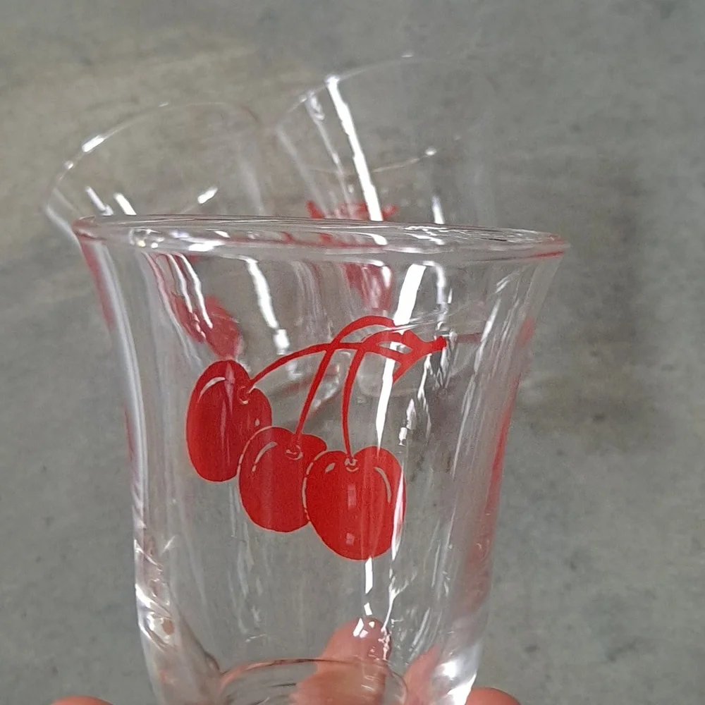 Vintage MCM Libbey Red Cherries Juice Glass | Shot Glass | Set of 4 - Picture 6 of 9